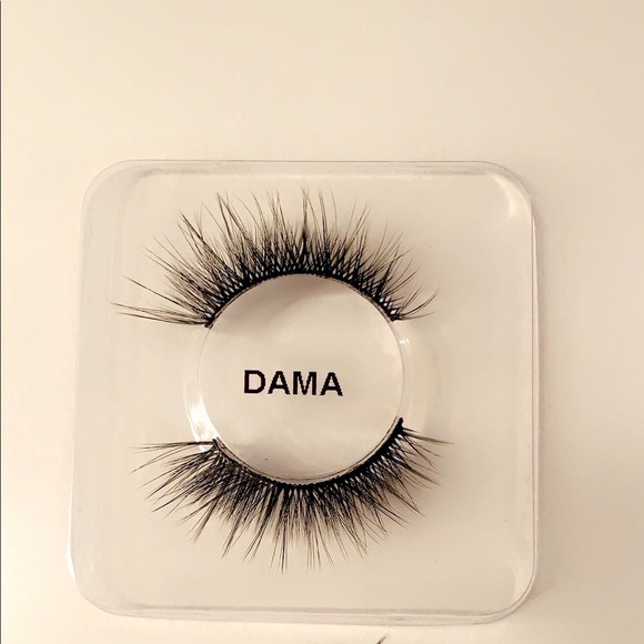 Lashes - Picture 8 of 14